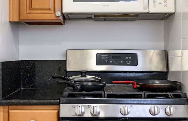 Comfortable Home Near LA With Full Kitchen & Laundry - Foto 12