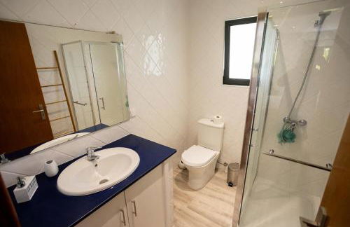 Countryside house with a pool and fireplace - Photo 66