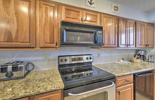 PCB Condo with Community Perks and Beach Access - Foto 8