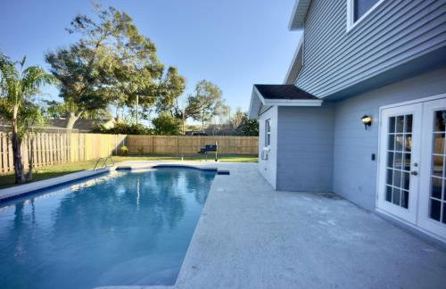 Luxury 4BR Getaway with Heated Pool & Cozy Vibes! - Foto 46