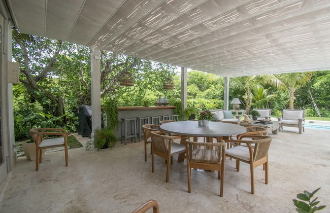 Stylish Fully-staffed Villa Near Beach and Lagoons in Exclusive Golf Resort - Photo 28