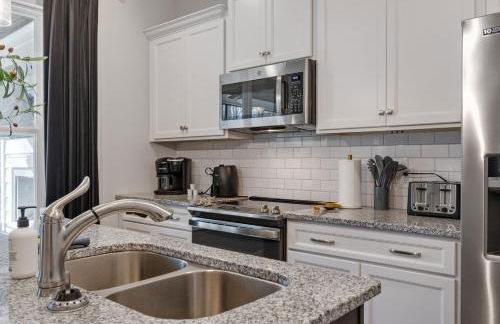 Cottage with 3 King Beds, 3 min to Marina, Fire Pit - Foto 76