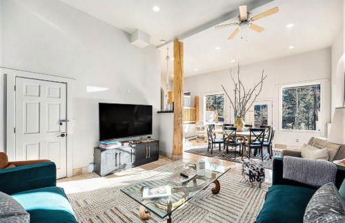 Mountain cabin w game room & hot tub - Foto 10