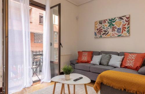 Unamuno, en el Casco Viejo - Foto 1