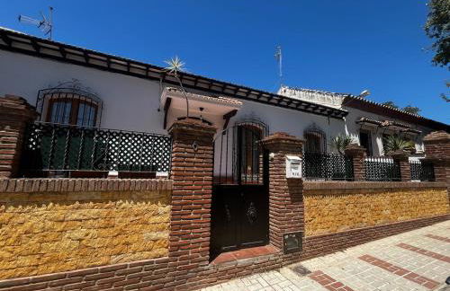 Gran casa cerca de la playa con 3 dormitorios en Pedregalejo - Photo 1