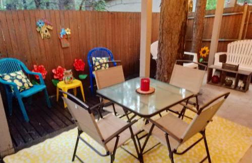 2BR Gated Escape With A Pool And Walk to Dining and Trails - Foto 23