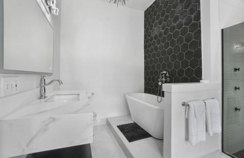 Family-Friendly 5BR | Sleeps 15 | 3 mins Downtown! - Foto 32