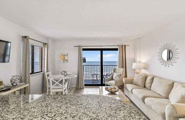 Top Floor Oceanfront Condo w Pool Beach Access - Foto 7