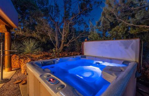 Red Rock Retreat with Hot Tub & New Pool Coming late March - Foto 6