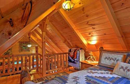 Rustic Dundee Log Cabin with Hot Tub and Forest Views! - Foto 24