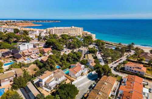 Entire Large Villa next to Award-winning beach - Foto 10