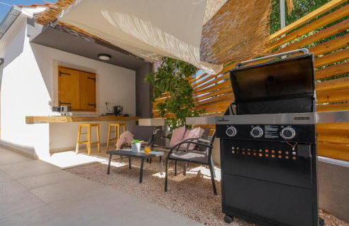 Gorgeous Home In Katuni With Wifi - Foto 16