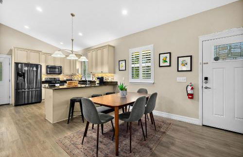 Citrus Hideaway - Steps to City Center - Photo 8