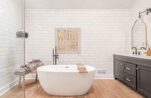 Stylish & Spacious Home Near ATL - Foto 31