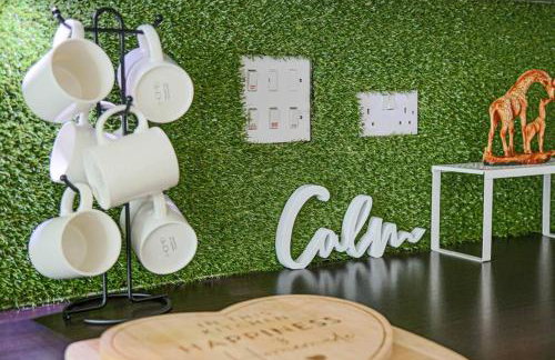 Stylish House with Smart TVs and Netflix, Fast Wifi, Free Parking and Garden by Yoko Property - Foto 24