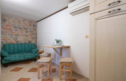 Studio apartment Larca - Photo 1