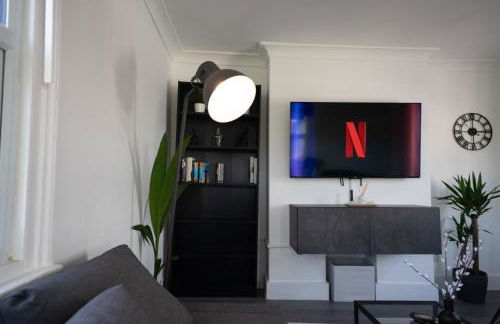 3BR Home Gem - sleeps 9 - Netflix - Near O2 & Greenwich Park - Foto 12