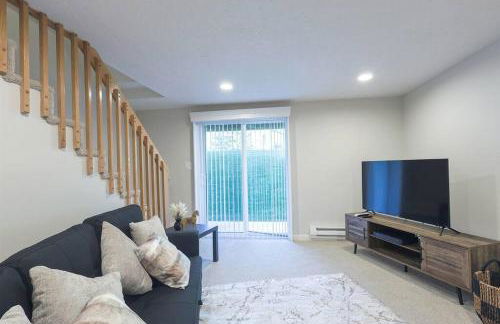 Luxuriously Contemporary Condo - Photo 58