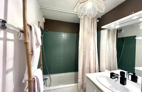 Le Montaigne - Climatisation, Parking Privé, Tramway et Airbus - Foto 13