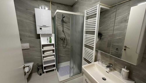Thyke Apartment - Photo 5, towels, Shower