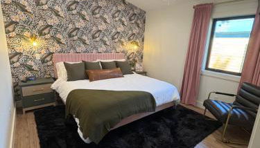 NEW Build Home with Outdoor Oasis, Game Room & Bunkroom - Foto 4