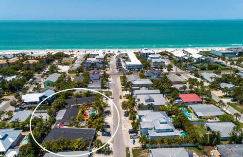 An Island Getaway at Palm Tree Villas - Photo 48