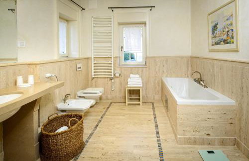 Elegant Brac Villa 4 Bedrooms Villa Shoreline Serenity Stunning Sea Views - Foto 34