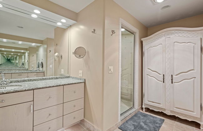 Massive Home w Sauna Pools Hot Tub Fireplaces - Photo 33