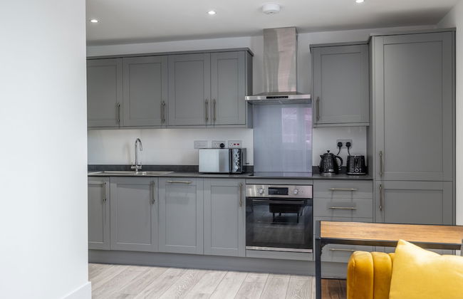 Stunning 2-bed Apartment in Camberley - Foto 14