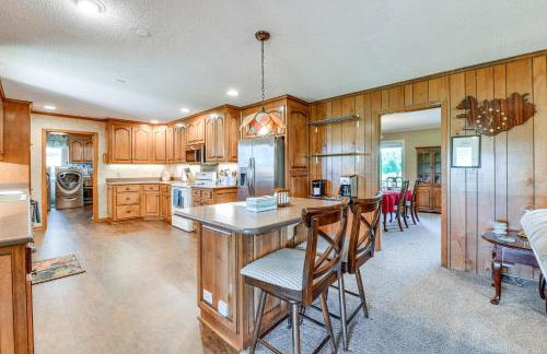Spacious Mount Pleasant Home with Grill and Yard! - Foto 2