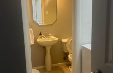 Private Pool & Yard Mins to Dining & University - Foto 55