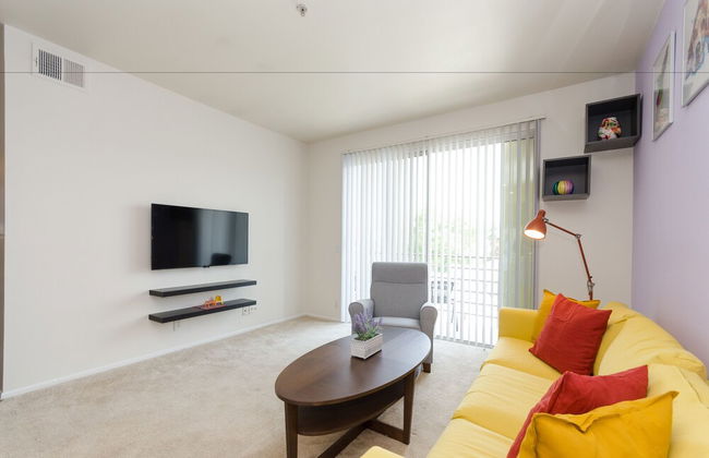 Studio City Universal Apartments - Photo 41