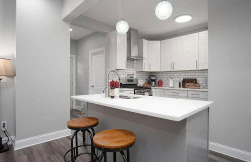 Beautiful 4 Bedroom House Near Downtown Columbus with Garage Parking and Backyard - Foto 2