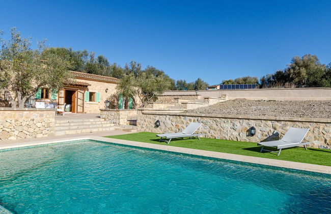 Charming Villa With Private Pool - Photo 26