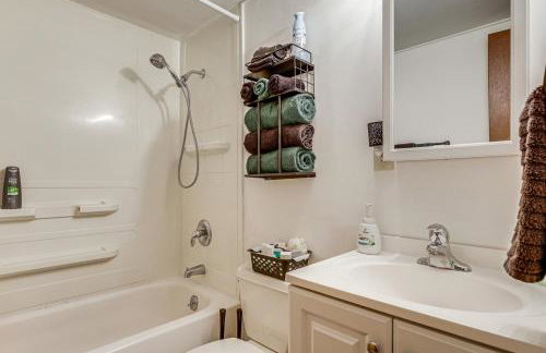 George Lake Views and Access! Family Condo By Trails - Foto 15