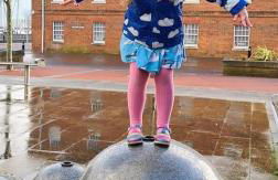 Beautiful Marina Apartment with private garden, flexible bedrooms with zip & link beds - Photo 33