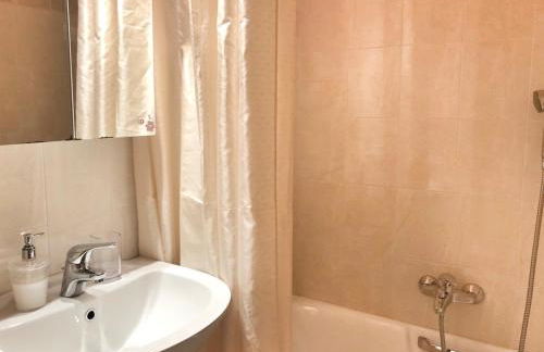 Seaview 2nd flr. apt. next to the beach, wifi,a/c,p/c media. - Foto 9