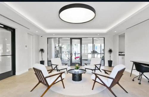 Lux property great for 1 to 8 Guests-family trip ,5Beds 2Rooms Staycation with Gym and EV, proximity to Downtown and Beaches - Foto 19