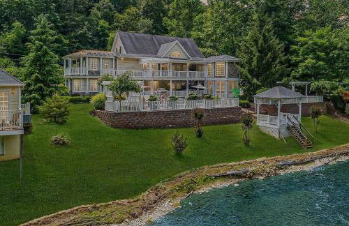 Jackson River Estate Main House Pool, Riverfront, sleeps 15 - Foto 1