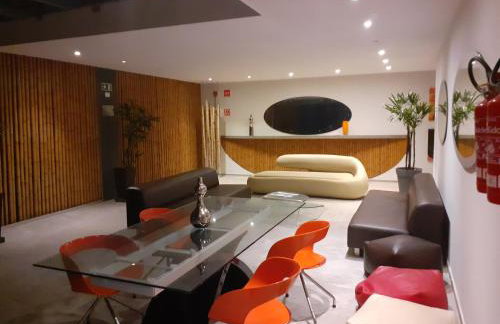 FLAT ENCANTADOR A UM PASSO DA PRAIA - Foto 23