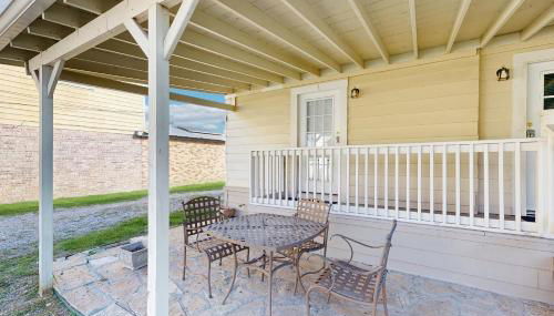 Downtown duplex with patio, enclosed backyard, washer/dryer, streaming, AC, WiFi - Foto 3