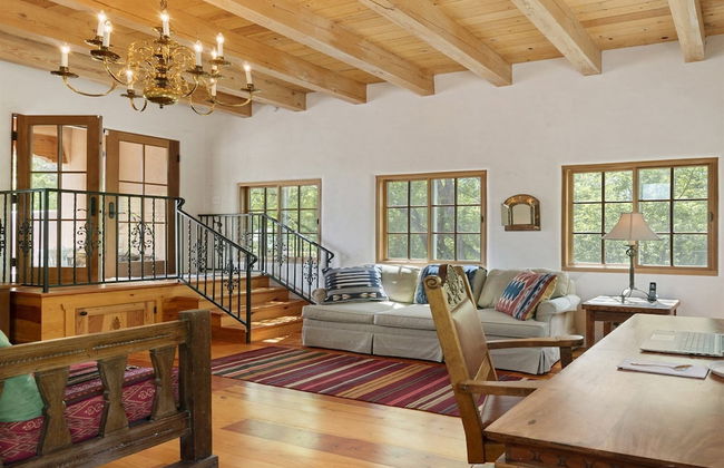 El Torreon - Exclusive Luxury Home, Nestled Next to Water and Trees - Foto 17