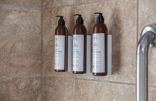 Bright & Stylish 4BR Spot - Close to Downtown Fun - Foto 36