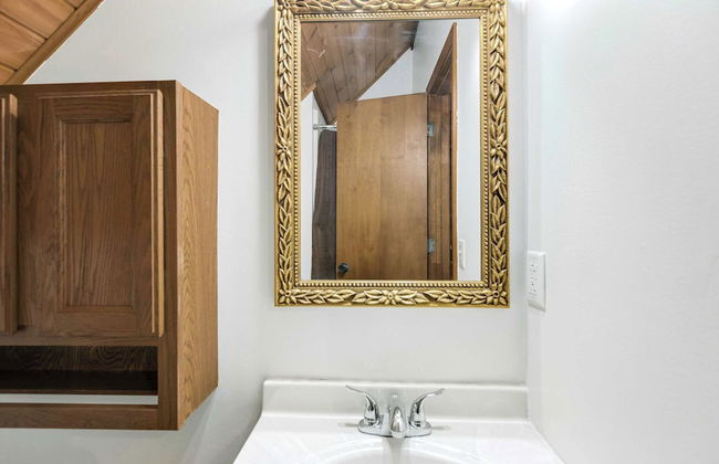 Boondock Bliss - Lakefront, Private Dock Sleeps 15! - Photo 17