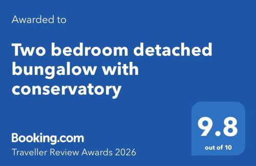 Two bedroom detached bungalow with conservatory - Foto 2