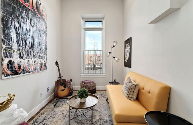 The Penthouse Loft in the Heart of Old Town! - Photo 13