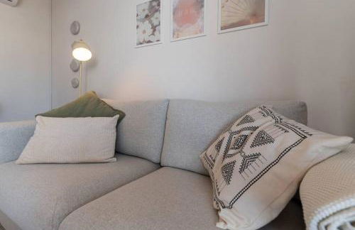 Urban Charm Rooftop Apartment with Vista - Photo 11