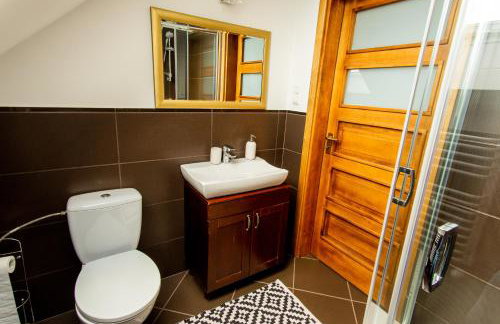 Dom nad jeziorem z prywatnym pomostem i lodka - Wifi i parking w cenie - Foto 25