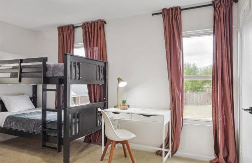 5BR w Backyard Paradise Pool Cinema Games - Foto 37