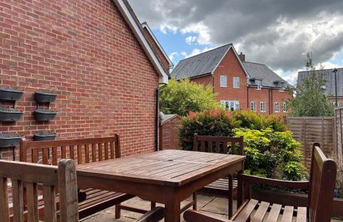 4BR Home - Gym - 3BA - Free Parking - En-suite - Near LGW Airport - Foto 14